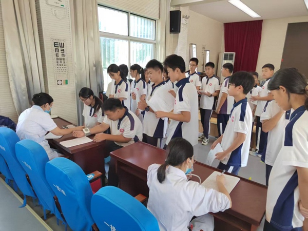 马鞍山博望初中开展学生健康体检为青春成长“保驾护航”
