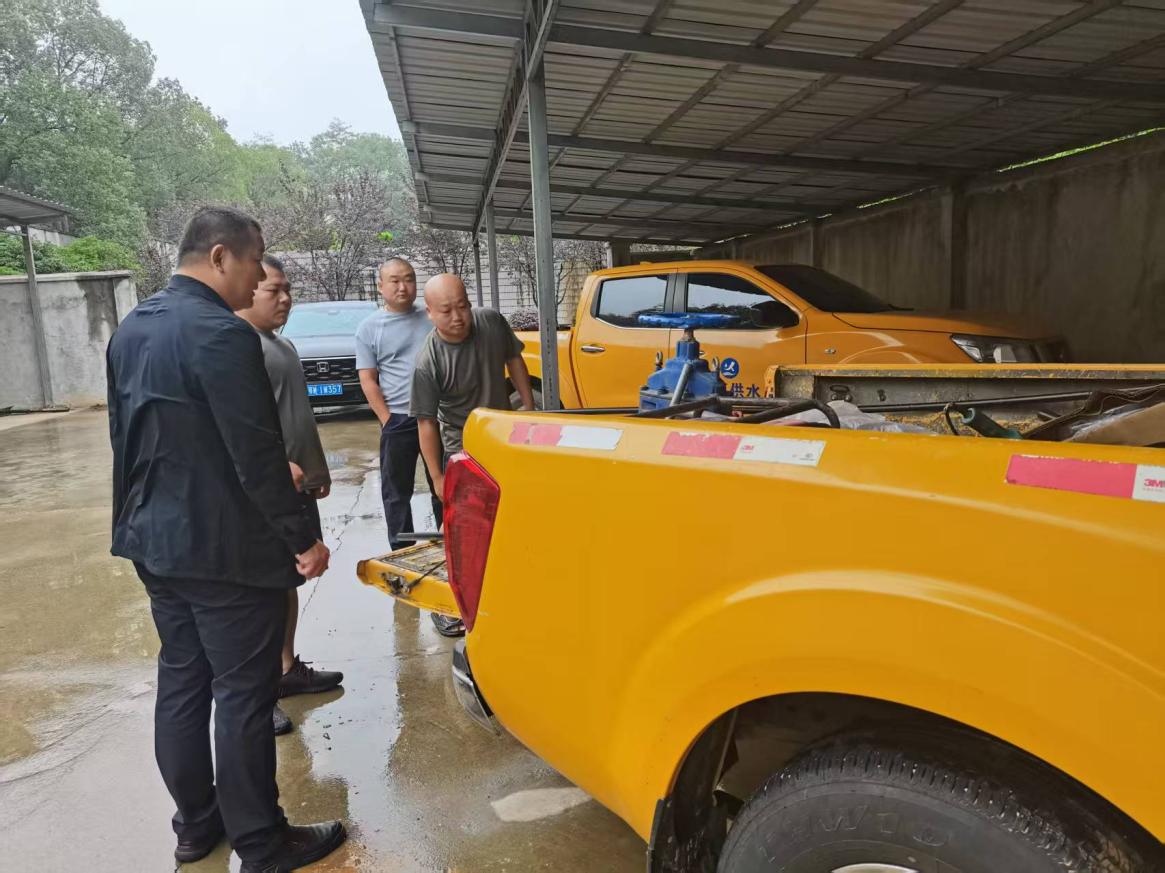 平安畅行迎国庆 江夏水务开展节前车辆安全“全身体检”